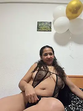 Snapshot of CrystalIvy chatting on April 2026 06:35:01 PM CrystalIvy online show from April 2026 06:35:01 PM