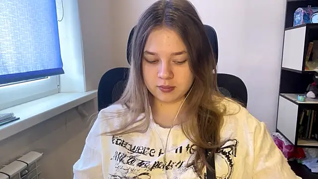 TomikoPfau online show from March 2026 07:34:02 AM