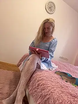 Snapshot of Faiiry_ chatting on April 2026 04:23:02 AM Faiiry online show from April 2026 04:23:02 AM