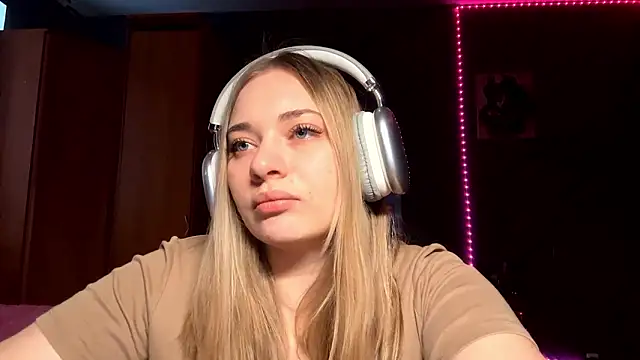 Snapshot of Millavajaina chatting on February 2026 02:17:02 PM Millavajaina online show from February 2026 02:17:02 PM