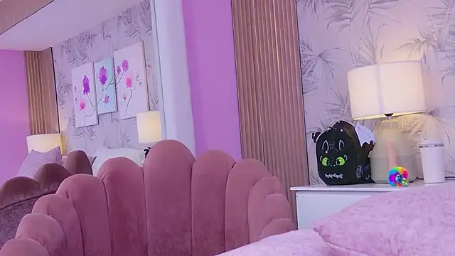 Snapshot of CherryTayloor chatting on April 2026 06:19:01 AM CherryTayloor online show from April 2026 06:19:01 AM