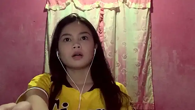 Snapshot of DessertFlower chatting on March 2026 03:24:01 AM DessertFlower online show from March 2026 03:24:01 AM