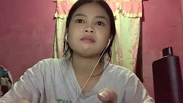 Snapshot of DessertFlower chatting on March 2026 01:33:02 AM DessertFlower online show from March 2026 01:33:02 AM