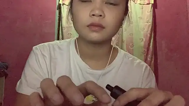 Snapshot of DessertFlower chatting on March 2026 04:01:01 AM DessertFlower online show from March 2026 04:01:01 AM