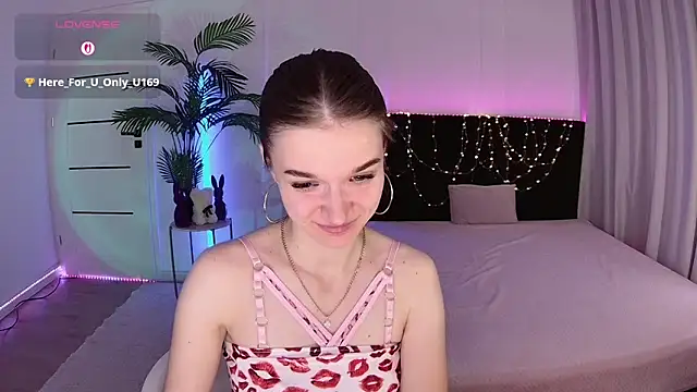 Snapshot of Ann_Wood chatting on May 2026 02:44:01 PM Ann Wood online show from May 2026 02:44:01 PM
