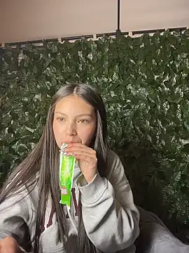 Snapshot of Mady_Pink chatting on April 2026 04:24:01 AM Mady Pink online show from April 2026 04:24:01 AM