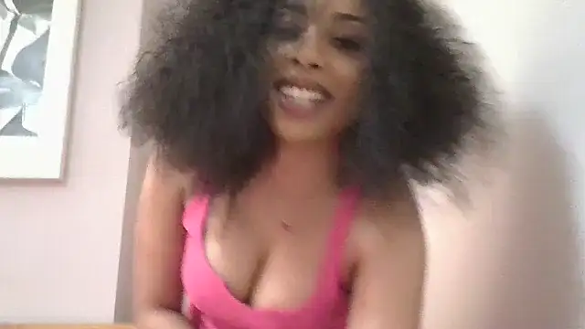 Snapshot of DivinnaMae chatting on February 2026 04:07:02 PM DivinnaMae online show from February 2026 04:07:02 PM