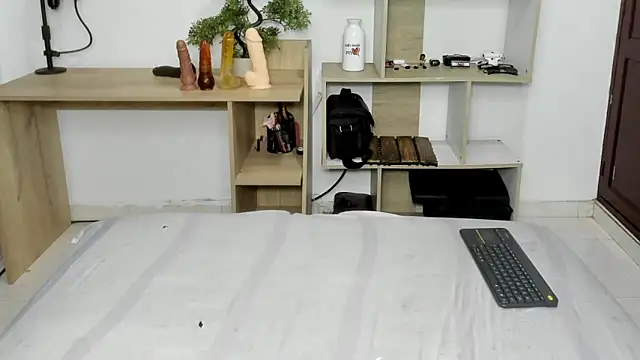 Snapshot of valeriavelasquez chatting on June 2026 10:16:02 PM valeriavelasquez online show from June 2026 10:16:02 PM