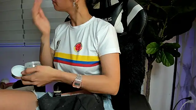 Snapshot of Antonella_Moretti_ chatting on July 2026 03:54:01 AM Antonella Moretti online show from July 2026 03:54:01 AM