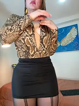 Viictoria-Jones online show from April 2026 10:11:01 AM