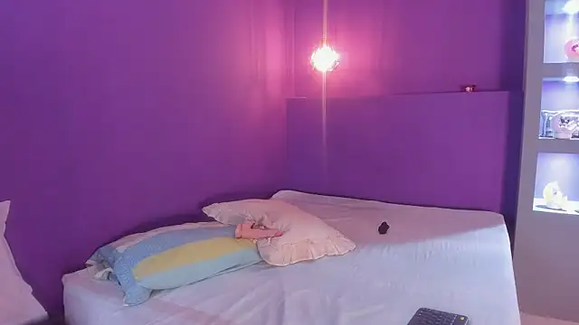 zoe henderson online show from April 2026 03:06:01 AM