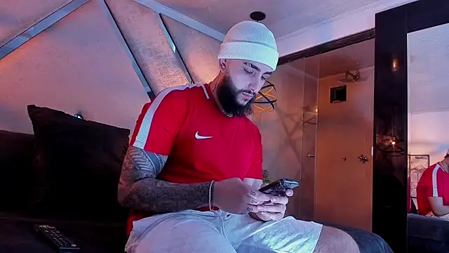 SantiagoHincapiie online show from February 2026 04:12:02 AM