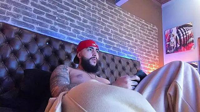 SantiagoHincapiie online show from March 2026 04:27:01 AM