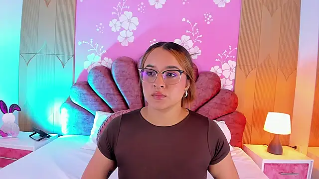 Sara colyn online show from February 2026 09:03:02 PM