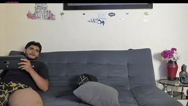 heteros hot  online show from April 2026 10:09:02 PM