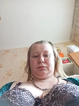 KiraStanton online show from May 2026 12:33:01 PM