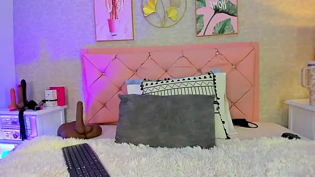 julietta pink online show from April 2026 08:18:01 AM
