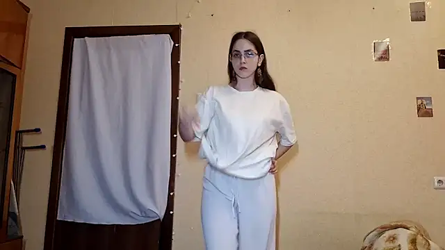 Katelemon online show from March 2026 02:44:02 PM