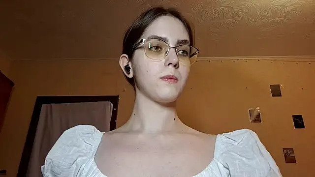 Katelemon online show from April 2026 02:14:02 PM