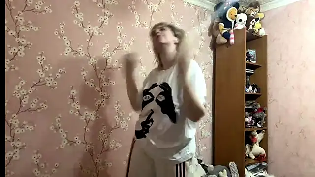 Snapshot of LiraDreamX chatting on April 2026 03:21:02 PM LiraDreamX online show from April 2026 03:21:02 PM