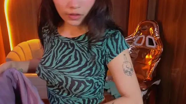 Snapshot of Daphne_nicole_b chatting on May 2026 12:57:02 PM Daphne nicole b online show from May 2026 12:57:02 PM