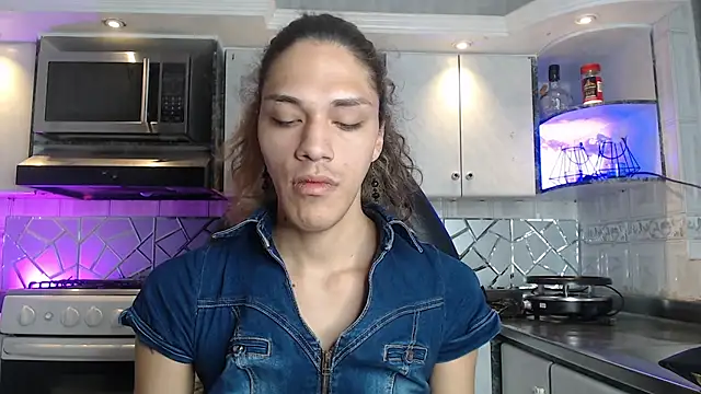 Snapshot of CrisOzzz chatting on April 2026 05:32:02 PM CrisOzzz online show from April 2026 05:32:02 PM