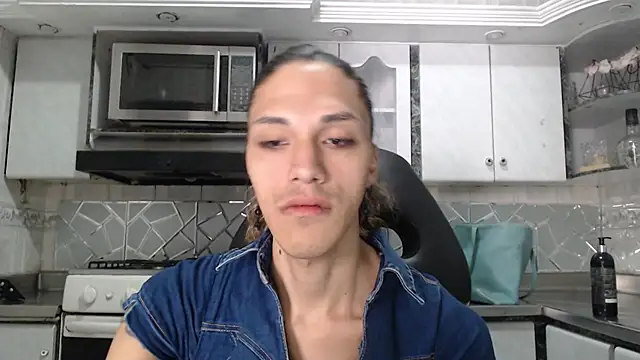 Snapshot of CrisOzzz chatting on May 2026 05:42:01 PM CrisOzzz online show from May 2026 05:42:01 PM