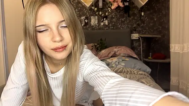 Snapshot of SofiaMarken chatting on March 2026 01:07:02 PM SofiaMarken online show from March 2026 01:07:02 PM