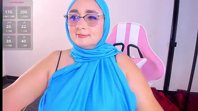 Snapshot of HijabiMilff chatting on June 2026 04:38:01 PM HijabiMilff online show from June 2026 04:38:01 PM