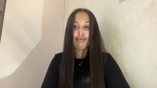 Snapshot of Dana_005 chatting on April 2026 08:42:02 PM Dana 005 online show from April 2026 08:42:02 PM