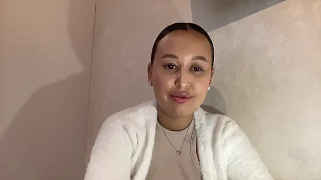 Snapshot of Dana_005 chatting on May 2026 11:31:01 PM Dana 005 online show from May 2026 11:31:01 PM