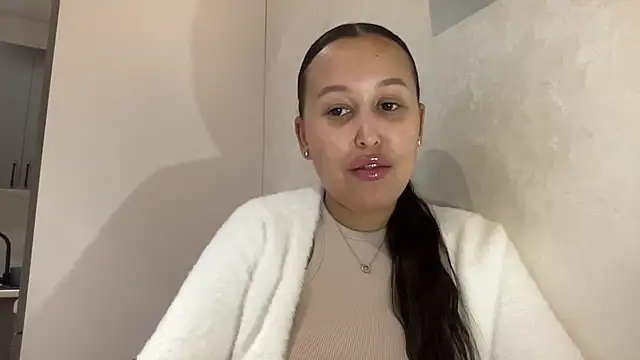 Snapshot of Dana_005 chatting on May 2026 09:42:02 PM Dana 005 online show from May 2026 09:42:02 PM