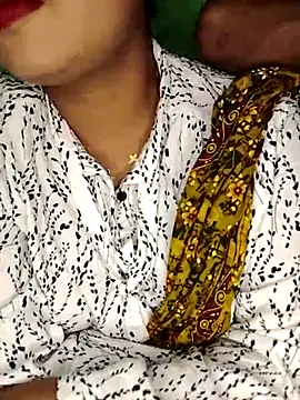 Snapshot of CollegeGrill chatting on February 2026 01:01:02 PM CollegeGrill online show from February 2026 01:01:02 PM