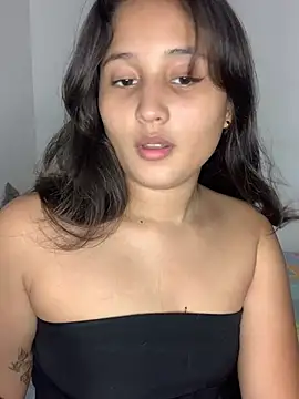 laly spank online show from May 2026 01:33:01 AM