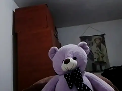 Snapshot of tefutbin3 chatting on April 2026 06:08:02 PM tefutbin3 online show from April 2026 06:08:02 PM