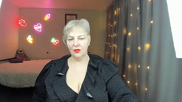 Snapshot of Mary-Leee chatting on May 2026 05:40:02 PM Mary-Leee online show from May 2026 05:40:02 PM