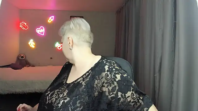 Snapshot of Mary-Leee chatting on May 2026 05:37:01 AM Mary-Leee online show from May 2026 05:37:01 AM