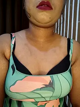 Cutie bae011 online show from March 2026 05:17:01 PM