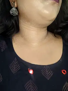 Cutie bae011 online show from March 2026 06:18:02 PM