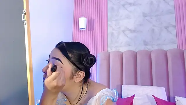 Snapshot of ArianaRougee chatting on May 2026 10:32:01 AM ArianaRougee online show from May 2026 10:32:01 AM