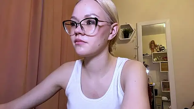 MiaCashe online show from March 2026 01:58:02 PM