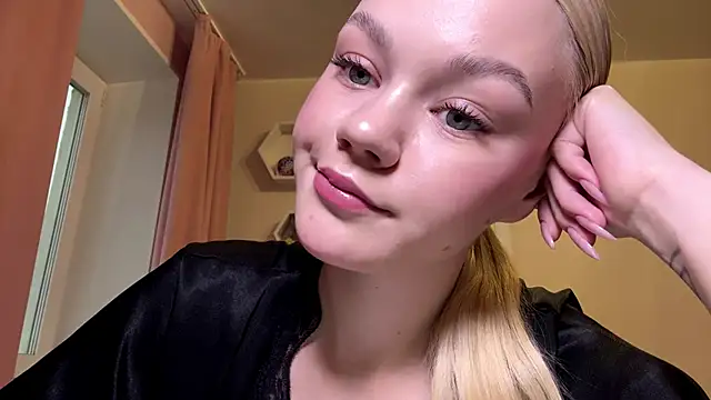 MiaCashe online show from July 2026 03:12:02 PM