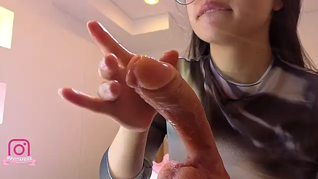Snapshot of eva_depp_ chatting on May 2026 10:31:01 AM eva depp online show from May 2026 10:31:01 AM