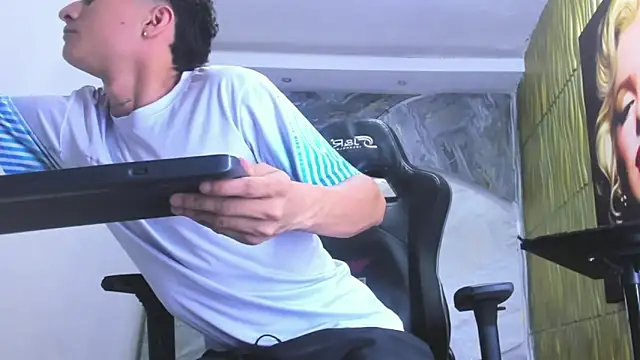 Matheus Ic  online show from March 2026 07:35:01 PM