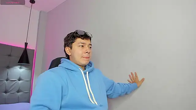 Julian Smith21 online show from March 2026 01:39:01 PM