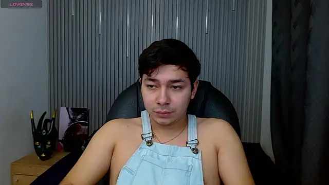 Snapshot of Julian_Smith21 chatting on April 2026 12:35:01 AM Julian Smith21 online show from April 2026 12:35:01 AM