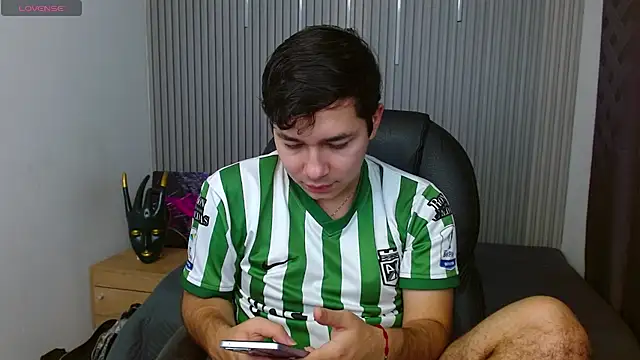 Snapshot of Julian_Smith21 chatting on April 2026 04:37:01 AM Julian Smith21 online show from April 2026 04:37:01 AM