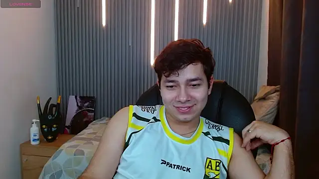 Snapshot of Julian_Smith21 chatting on May 2026 12:16:02 AM Julian Smith21 online show from May 2026 12:16:02 AM