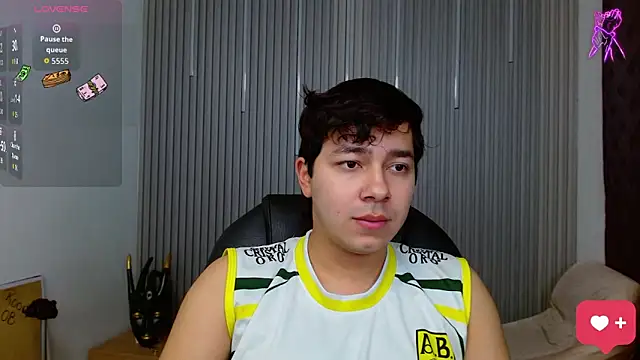 Snapshot of Julian_Smith21 chatting on May 2026 04:07:02 AM Julian Smith21 online show from May 2026 04:07:02 AM