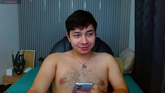 Snapshot of Julian_Smith21 chatting on May 2026 04:39:01 AM Julian Smith21 online show from May 2026 04:39:01 AM